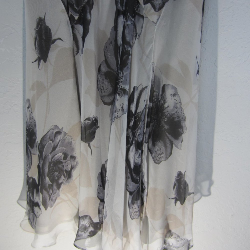 Carmen Marc Valvo Beige and Black Floral Slip Dress - Picture 6 of 8
